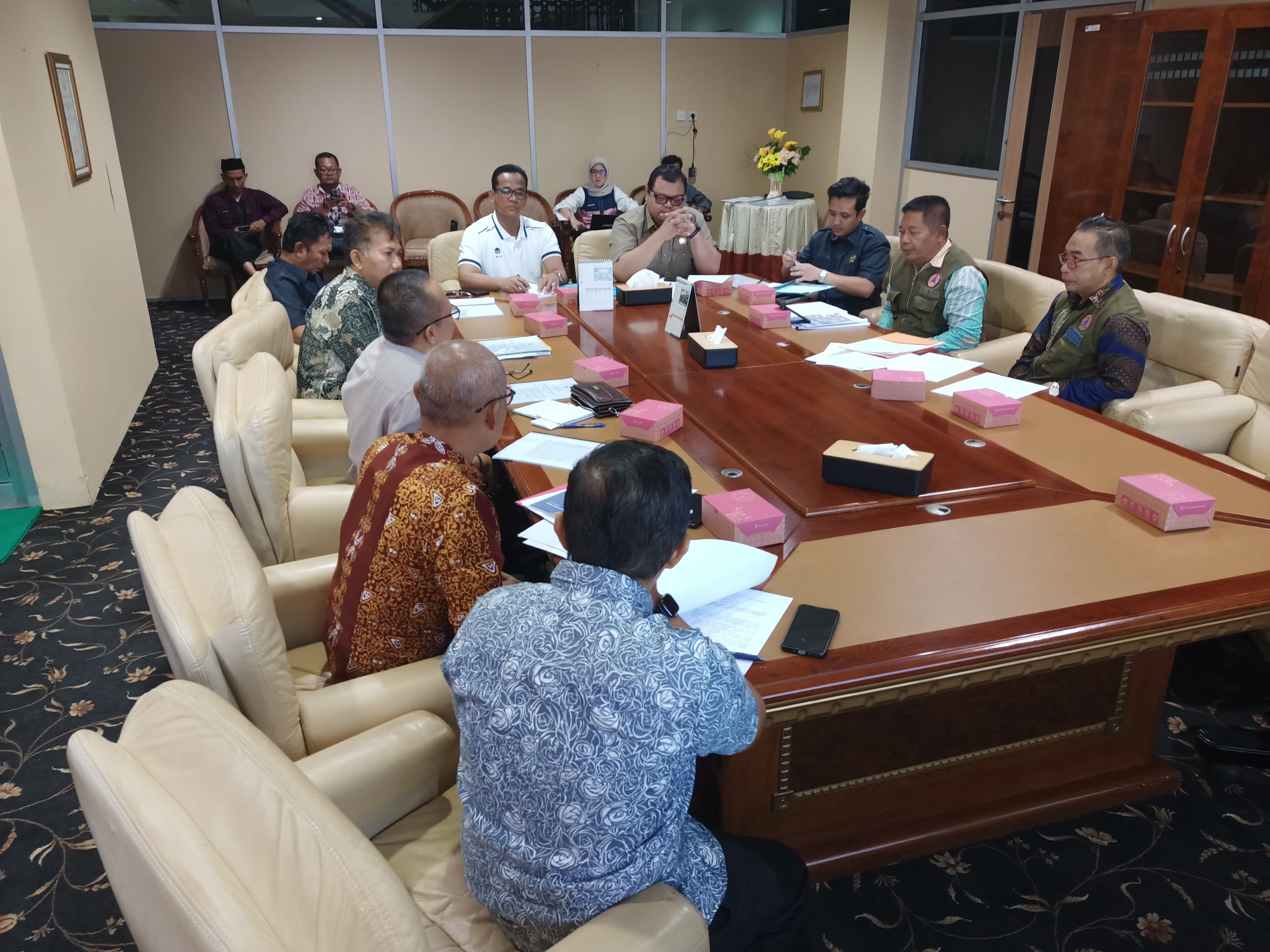 PEMETAAN: Pansus I DPRD Paser menggelar rapat tentang klasifikasi organisasi, Jumat (23/5/2025).