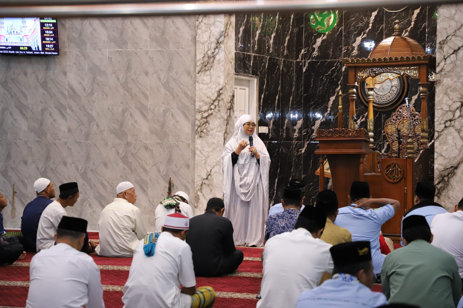 Wali Kota Bontang Neni Moerniaeni mengajak masyarakat Bontang yang beragama Islam untuk melaksanakan salat subuh berjamaah. (PROKOMPIM UNTUK KP)