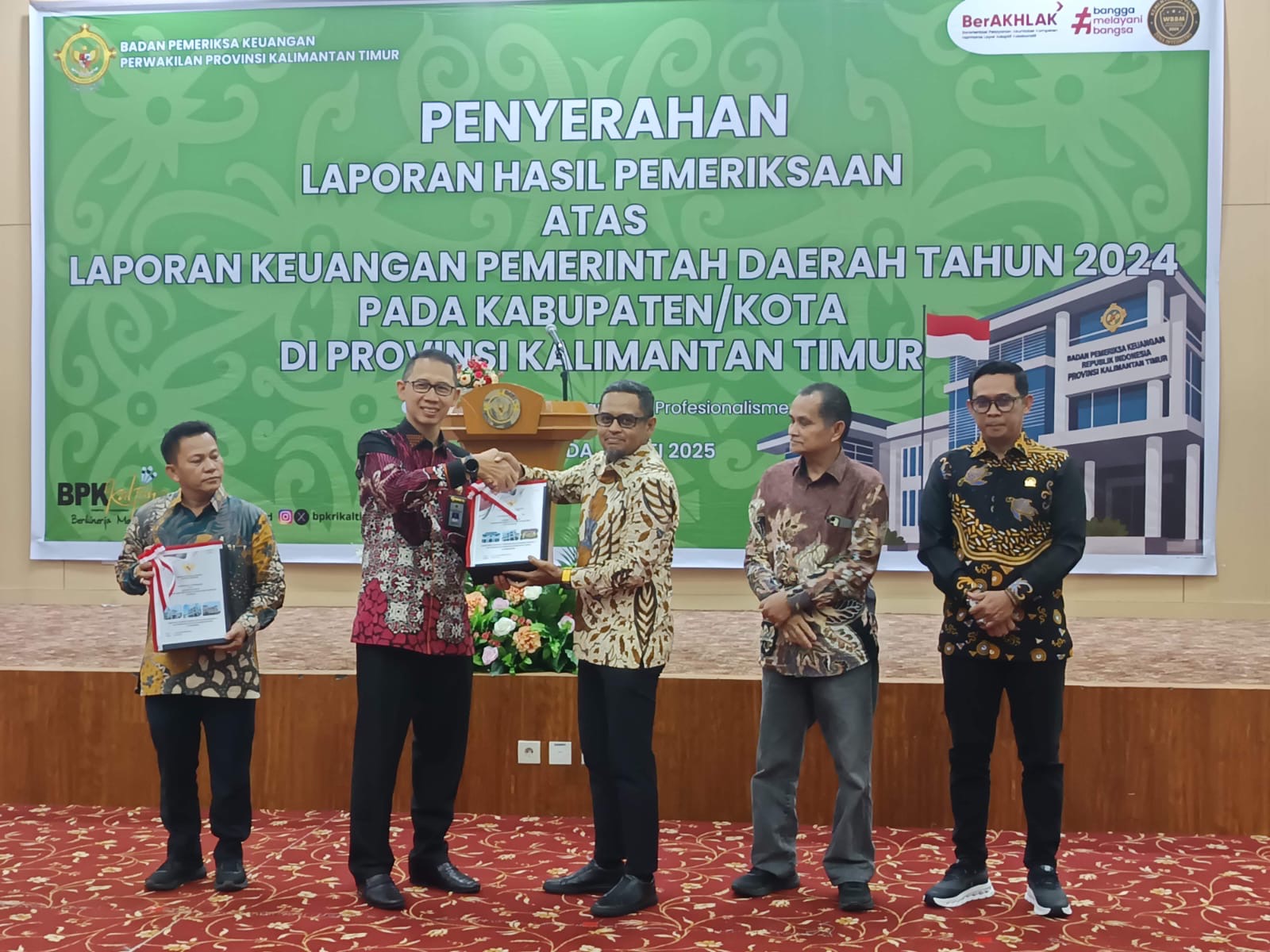 Wakil Ketua I DPRD Paser Zulkifli Kaharuddin saat menghadiri penyerahan LHP BPK, Jumat (23/5/2025).