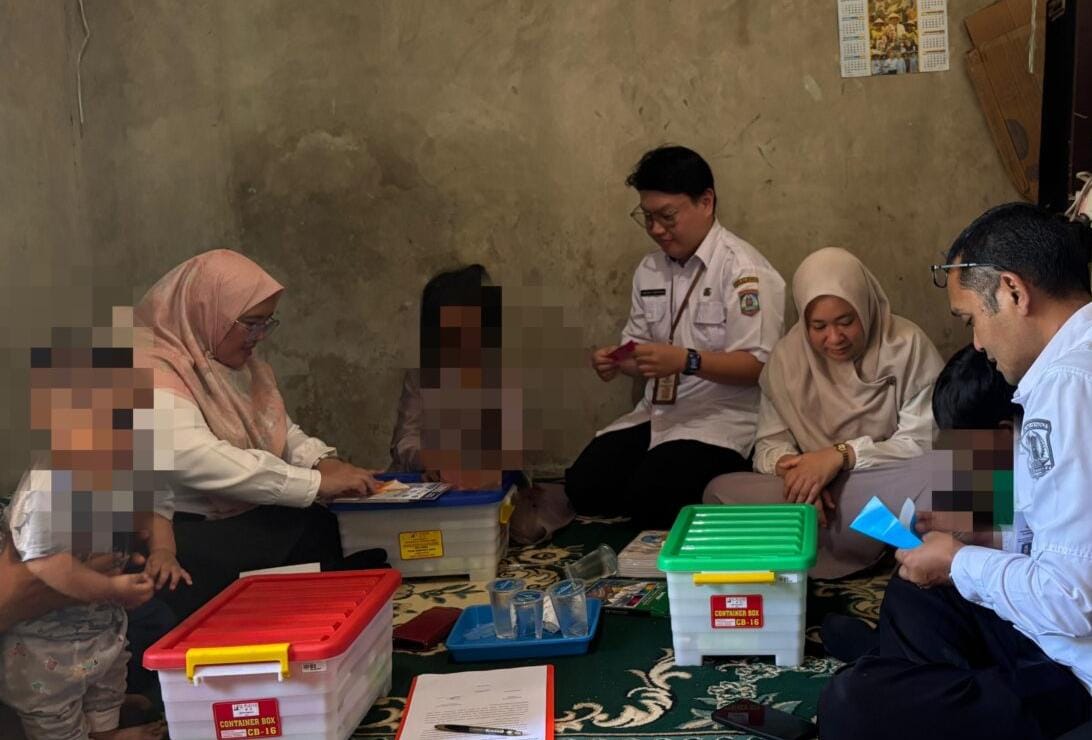 Petugas psikolog beri pendampingan keluarga korban balita yang meninggal hanyut saat hujan deras.