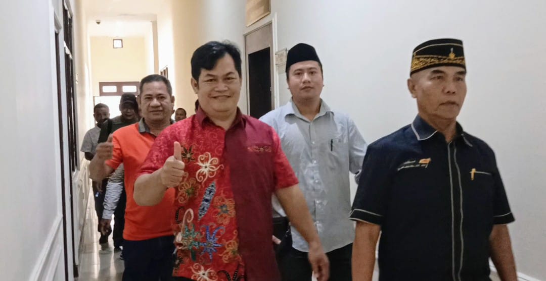 PERIZINAN: Aliansi Penyelamat Hutan Kutai Barat (APHKB) menyampaikan surat pemberitahuan aksi damai yang akan digelar.