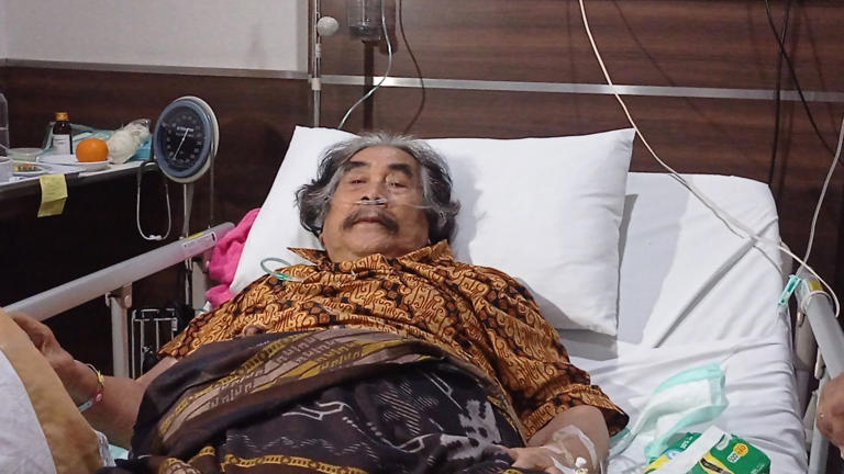 Pedanhdut senior Jaja Miharja yang kini masih dirawat id rumah sakit.