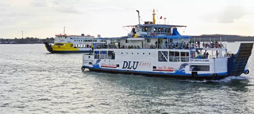 TRANSPORTASI LAUT: Kapal feri penyebrangan Balikpapan-Penajam Paser Utara dan sebaliknya.