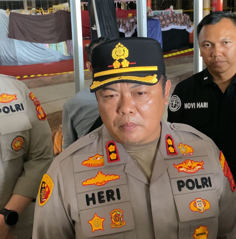 JELASKAN: Wakapolresta Samarinda AKBP Heri Rusyaman setelah meninjau lokasi BIGmall, Rabu (4/6). (RAMA SITOHANG/KP)