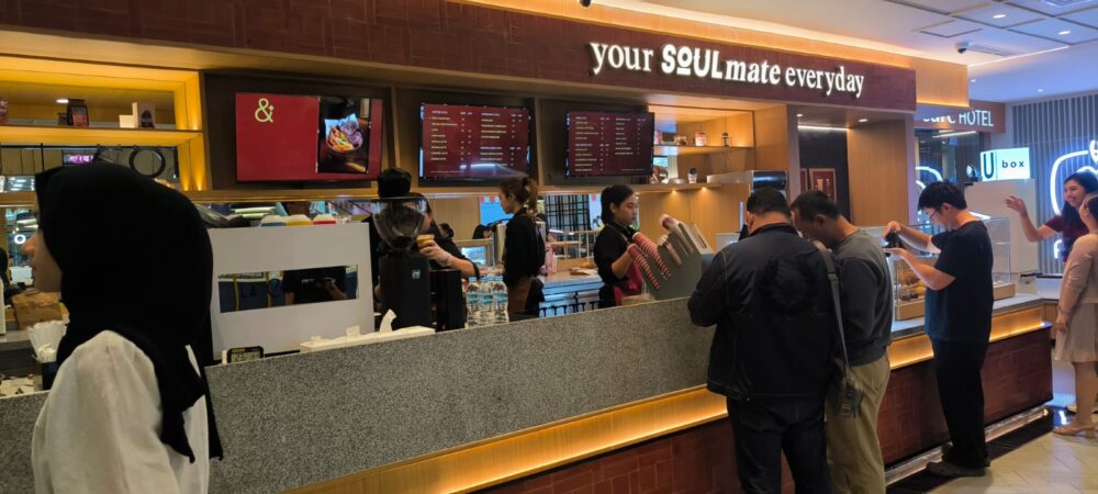 TEMPAT SANTAI: Gerai Coffee & Co.Soul di Hotel Mercure Samarinda.