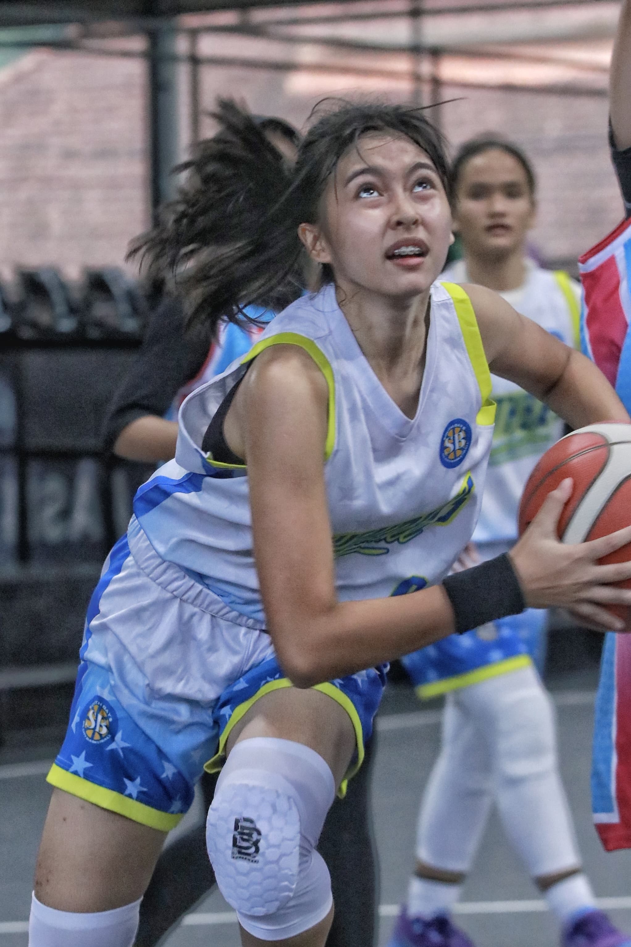 BUKTI NYATA: Aksi-aksi pebasket usia 16 bisa disaksikan setiap minggu di KBL U-16 garapan Perbasi Kaltim. (DONI ADITYA HARYONO/KP)