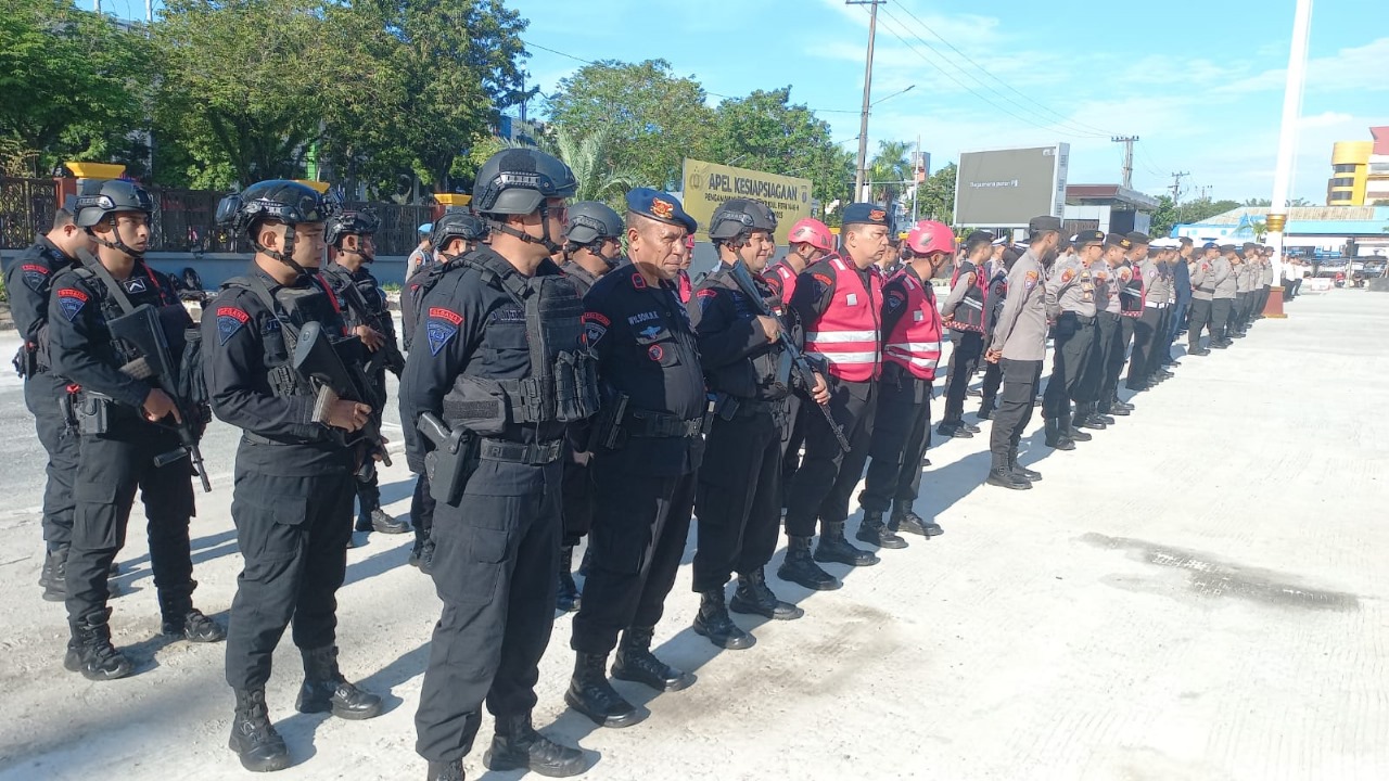 PATROLI: Petugas gabungan Polresta Balikpapan dikerahkan dalam menjaga kamtibmas saat libur panjang.
