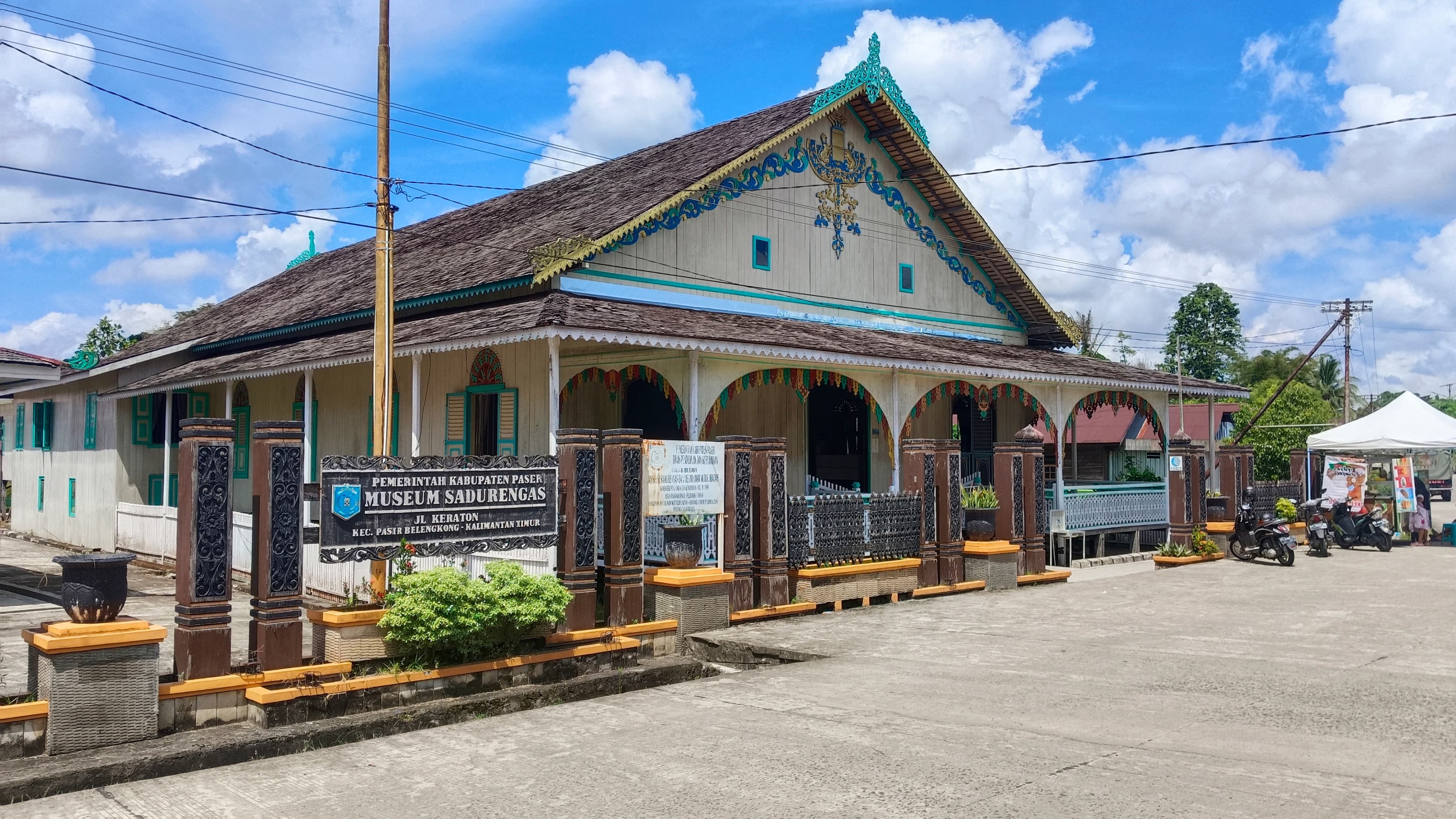 DESTINASI LIBURAN: Museum Sadurengas di Kecamatan Paser Belengkong ini jadi salah satu destinasi warga lokal dan luar saat hari libur.