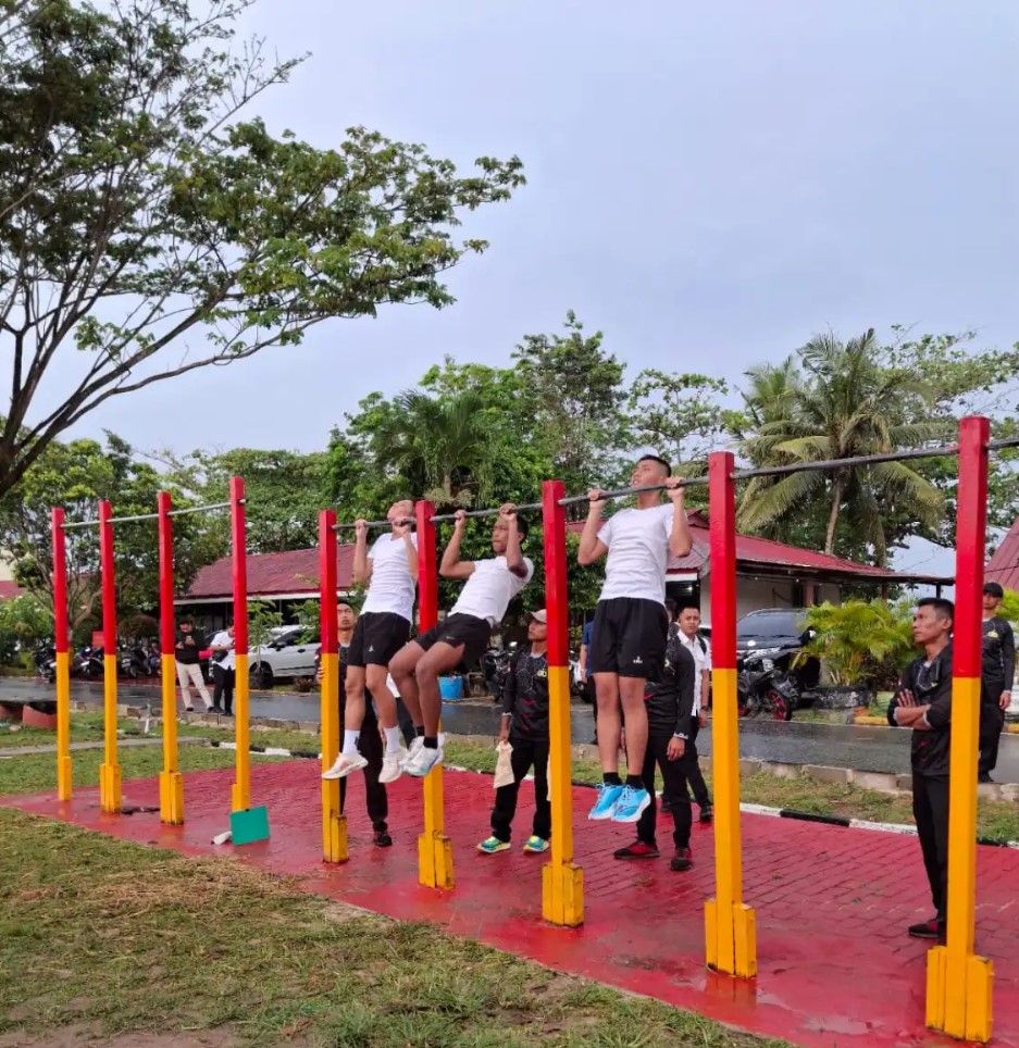 Casis bintara polri jalani tes kesamaptaan jasmani.