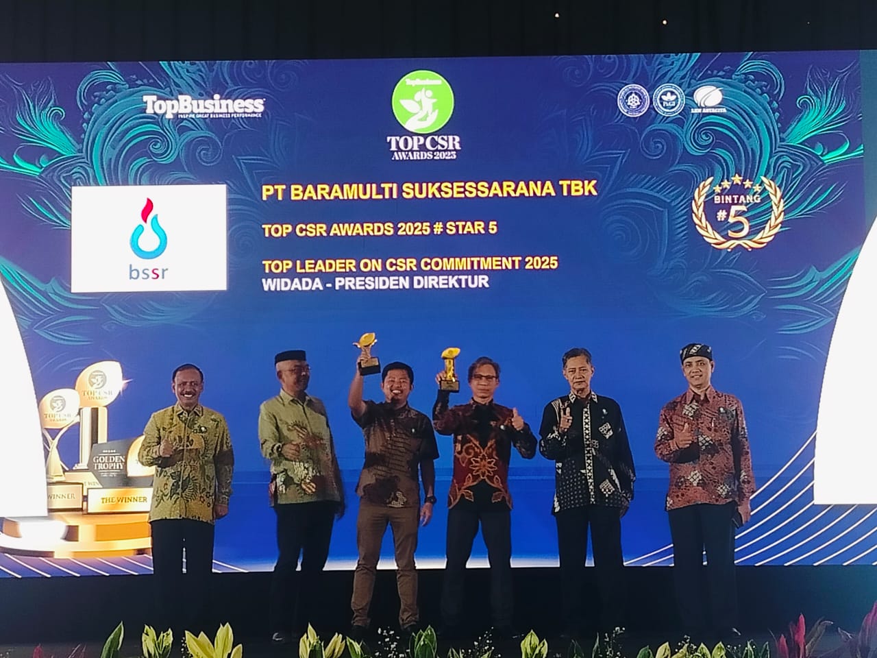 PENGHARGAAN: Manajemen BSSR menerima penghargaan di ajang bergengsi bertajuk TOP CSR Awards 2025.
