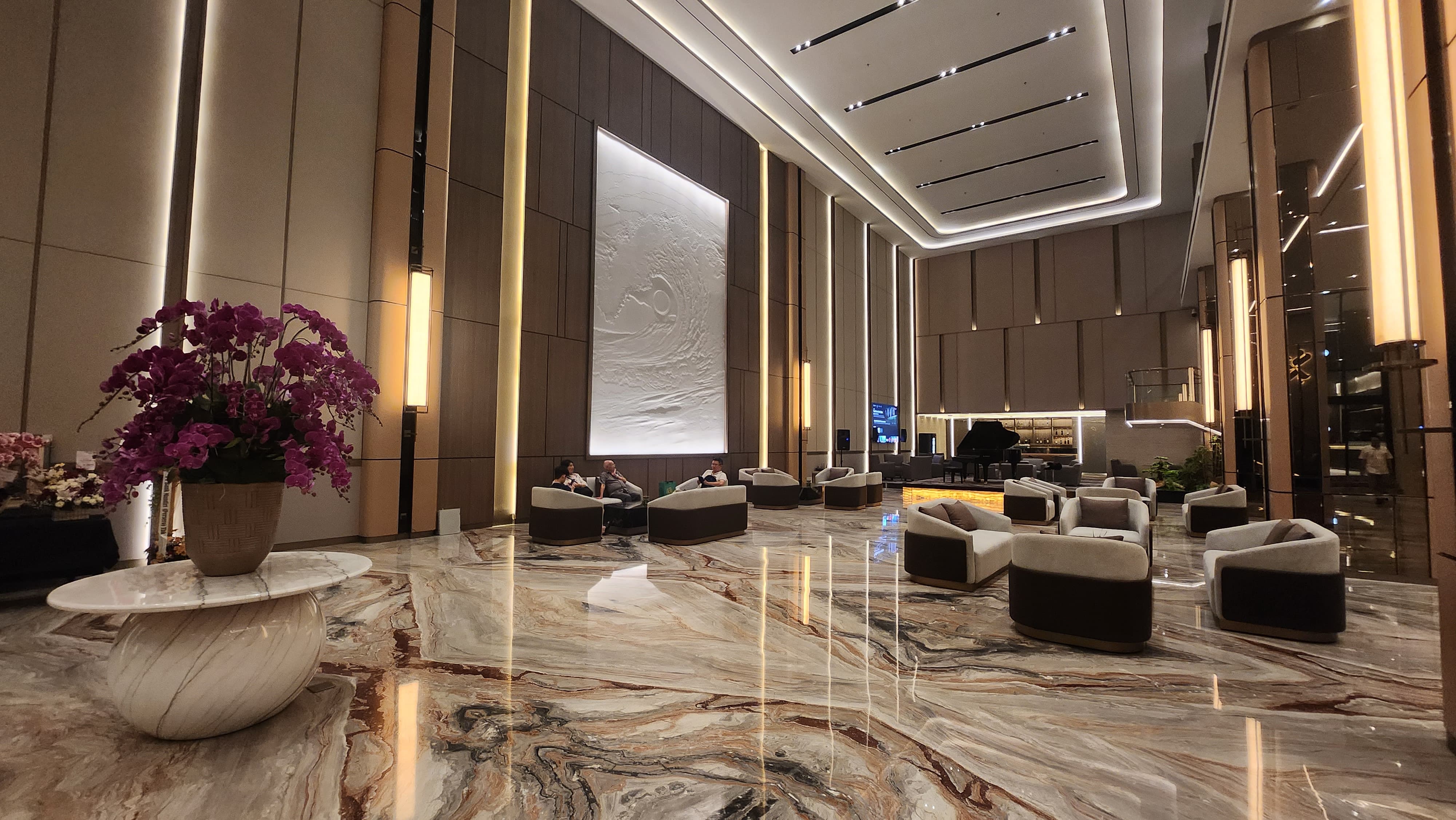 GRAND OPENING: The Grand Platinum Jakarta yang mulai beroperasional, Senin (16/6). (FOTO ULIL/KP)