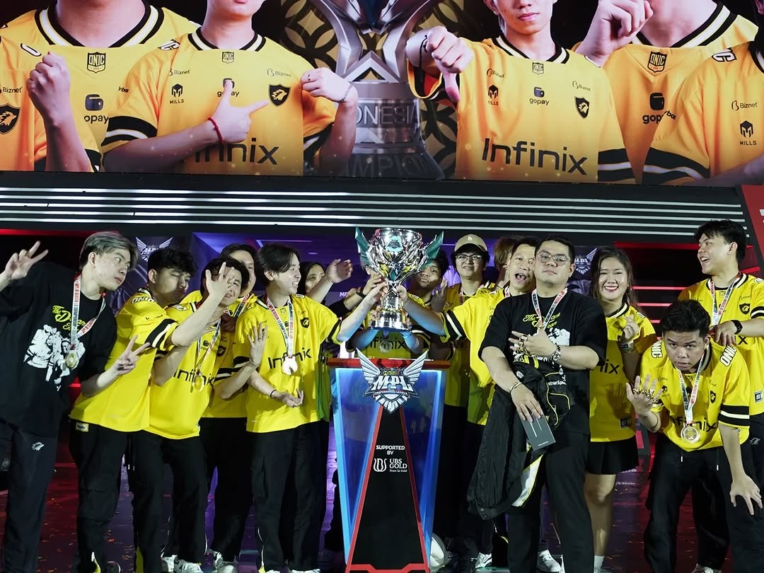 ONIC Esports berhasil memenangkan gelar MPL ID Season 15 setelah menang 4-3 melawan RRQ.
