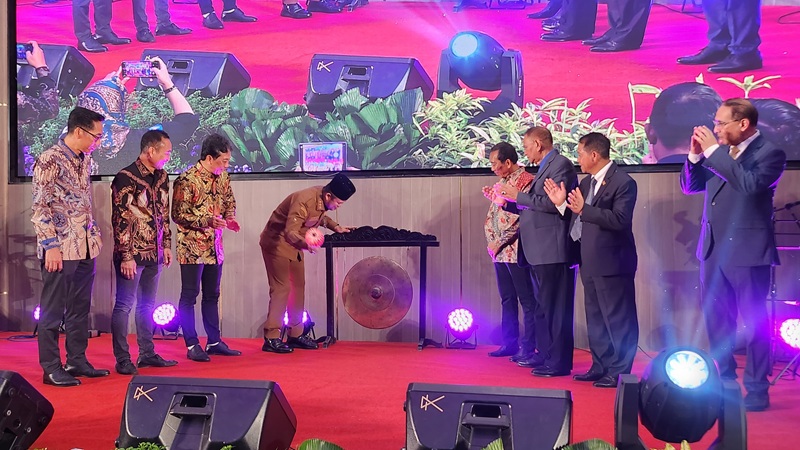 KEPAKKAN SAYAP: Gubernur Kaltim Rudy Mas