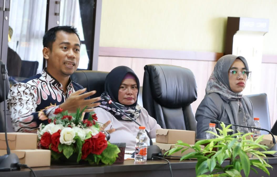 CARI SOLUSI: Komisi IV DPRD Kukar menggelar rapat dengar pendapat mengenai lahan Korpri di Tenggarong Seberang.