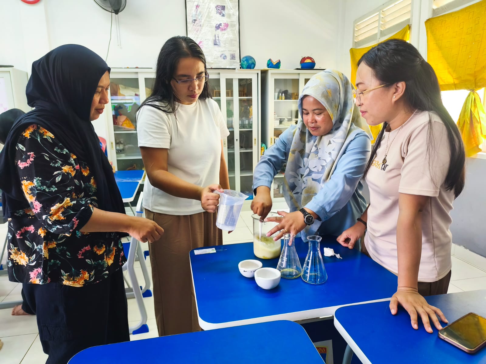 INOVASI: SMP 21 Balikpapan menciptakan sabun cuci tangan berbahan dasar eucalyptus.