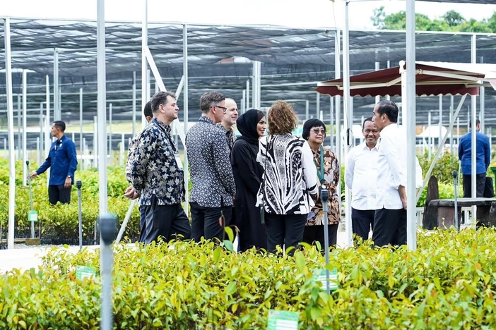PERSEMAIAN MENTAWIR: Jokowi saat masih jadi presiden, berada di Pusat Persemaian Mentawir, Kecamatan Sepaku, PPU. Kini, ribuan bibit yang ada dibagikan gratis kepada warga yang berminat.