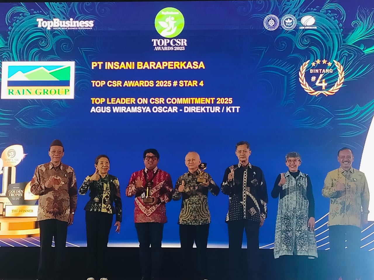 PENGHARGAAN: Manajemen PT IBP menerima penghargaan di ajang penghargaan TOP CSR Awards 2025.