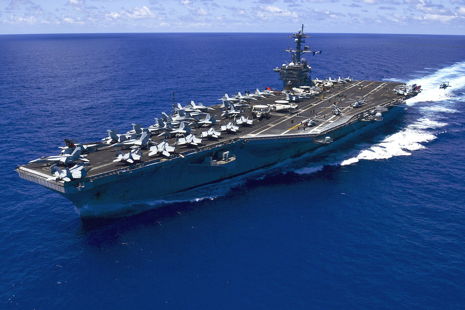 ARMADA LAUT: Spesifikasi USS Nimitz, kapal induk Amerika Serikat tertua dan terberat di dunia yang melintas di laut Aceh, Selasa (17/6).