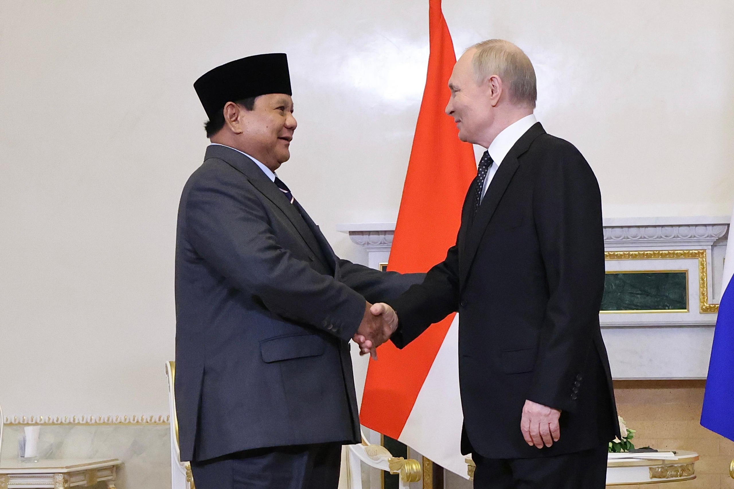 Prabowo Subianto bertemu dengan Presiden Putin di Rusia.