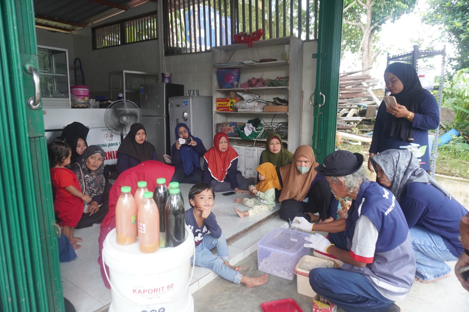 MAGGOT: PT PEP memberikan pelatihan kepada warga Sangatta, Kutai Timur, mengolah sampah jadi sumber pendapatan melalui budidaya maggot.