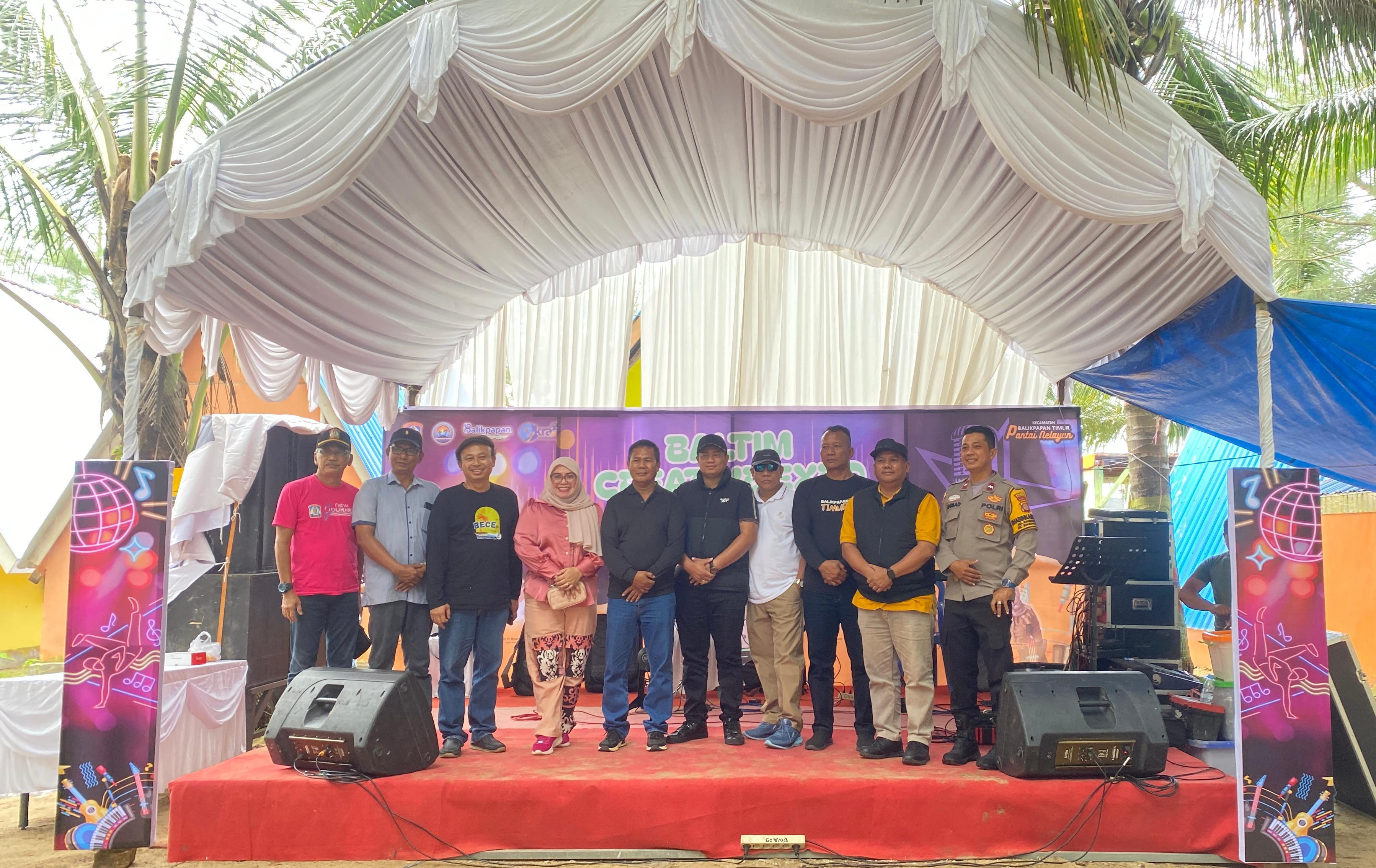 PEMBUKAAN BCE: Camat Balikpapan Timur, Mustamin bersama undangan usai membuka Baltim Creative Expo (BCE) 2025 di Pantai Nelayan Manggar Baru.