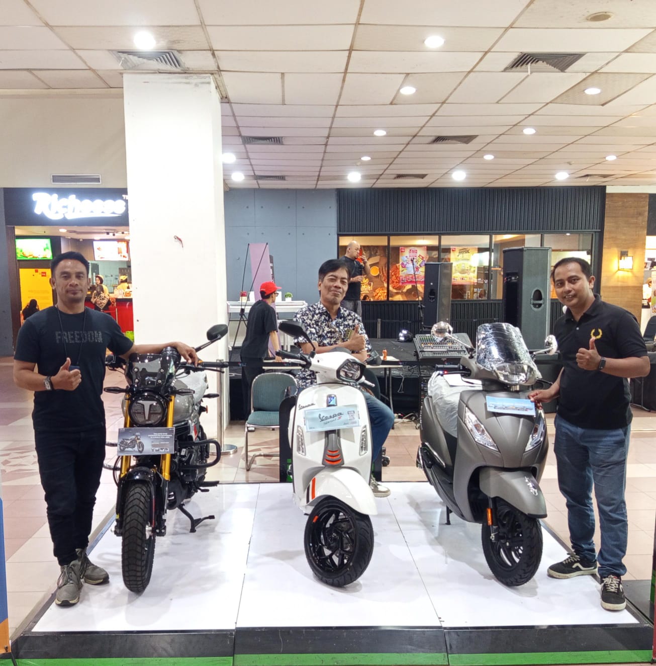 TUNGGANGAN NYAMAN: Bersiaplah untuk mendefinisikan kembali perjalanan sehari-hari Anda bersama motor TVS, kemudahan dan pengalaman berkendara yang terbaik.