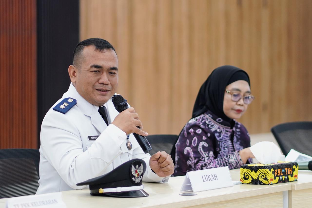 TERUS MELAJU: Maryono mempresentasikan terkait program kelurahan di hadapan tim penilai dari Pemprov Kaltim. (FOTO ADIEL KUNDHARA/KP)