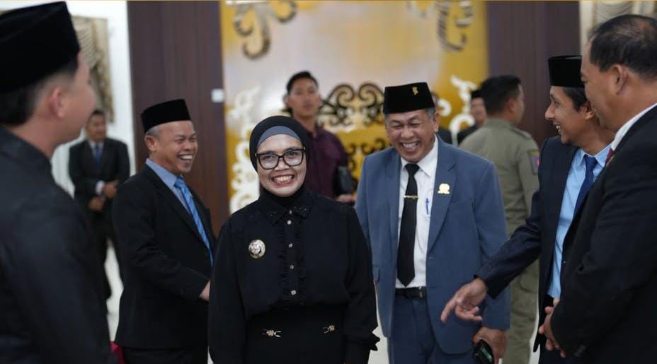 Wali Kota Bontang beri peringatan terhadap camat dan lurah yang tidak hadiri rapat paripurna DPRD. (FOTO: ADIEL KUNDHARA/KP)