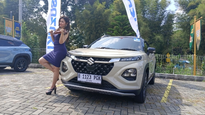 Suzuki Fronx tipe SGX Hybrid terbukti sangat irit, dengan konsumsi bahan bakar mencapai 44,8 km per liter