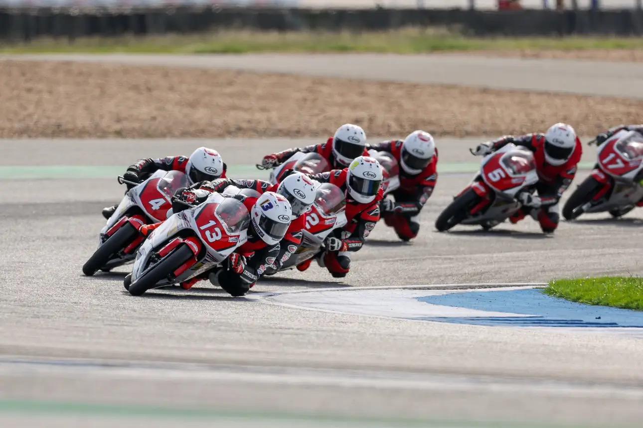 PRESTASI: Pebalap binaan Astra Honda, Veda Ega Pratama dan Bintang Pranata Sukma, cetak prestasi di ajang balap International Redbull MotoGP Rookies Cup dan Honda Thailand Talent Cup (21-22/6/2025).