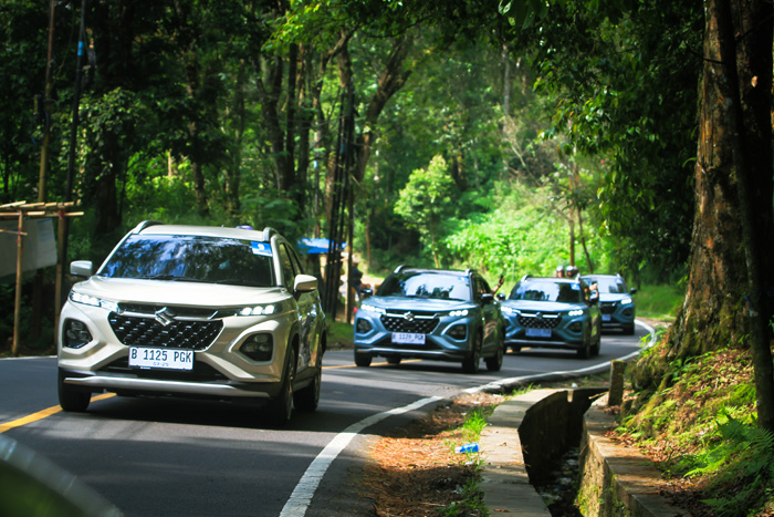 Dilengkapi teknologi keselamatan terkini, Suzuki Fronx memberikan perlindungan menyeluruh dan kenyamanan optimal di setiap perjalanan.