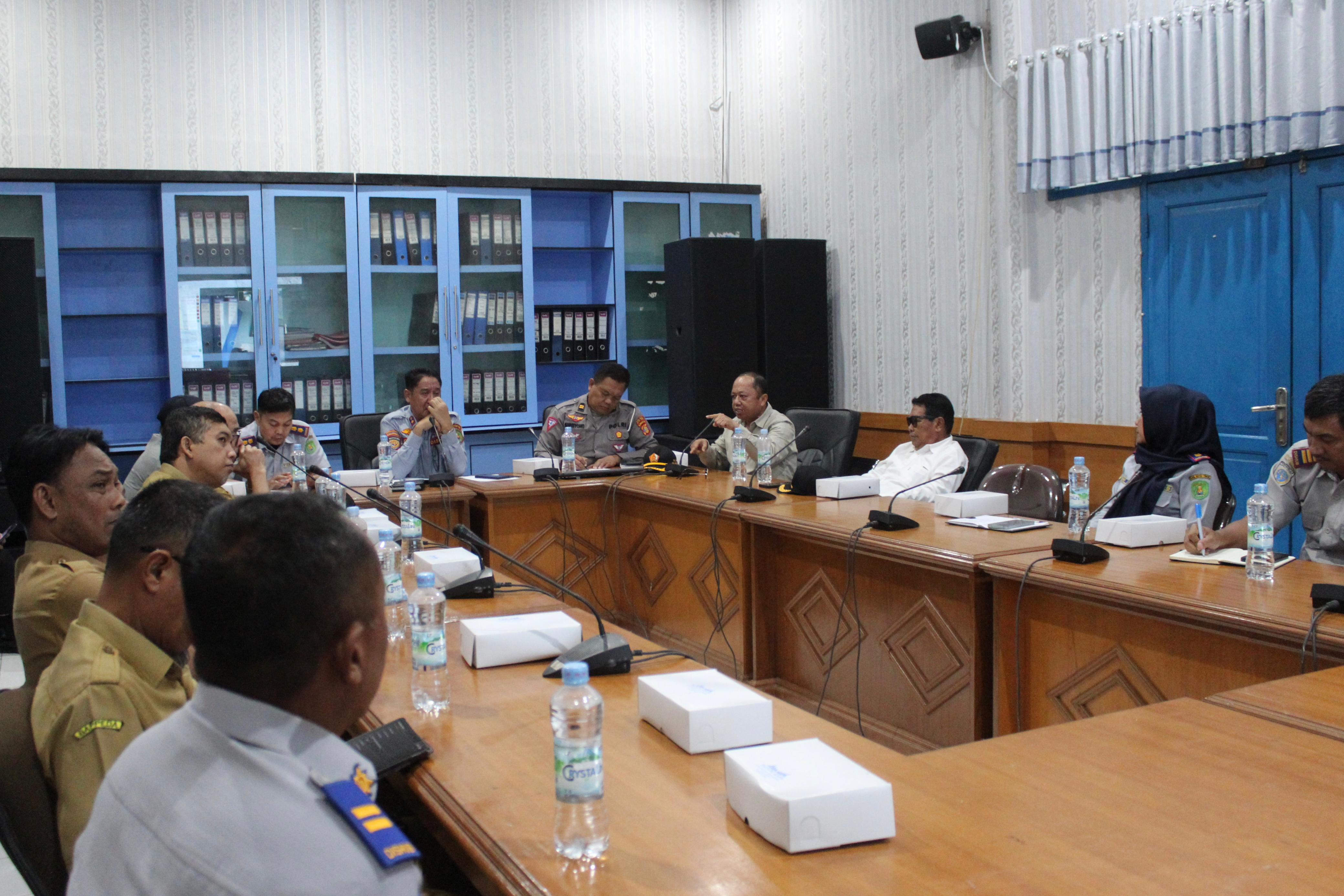 TERTIBKAN KENDARAAN: Rapat Forum Lalu Lintas dan Angkutan Jalan Dishub Kutim. (FOTO JUFRIADI/KP)