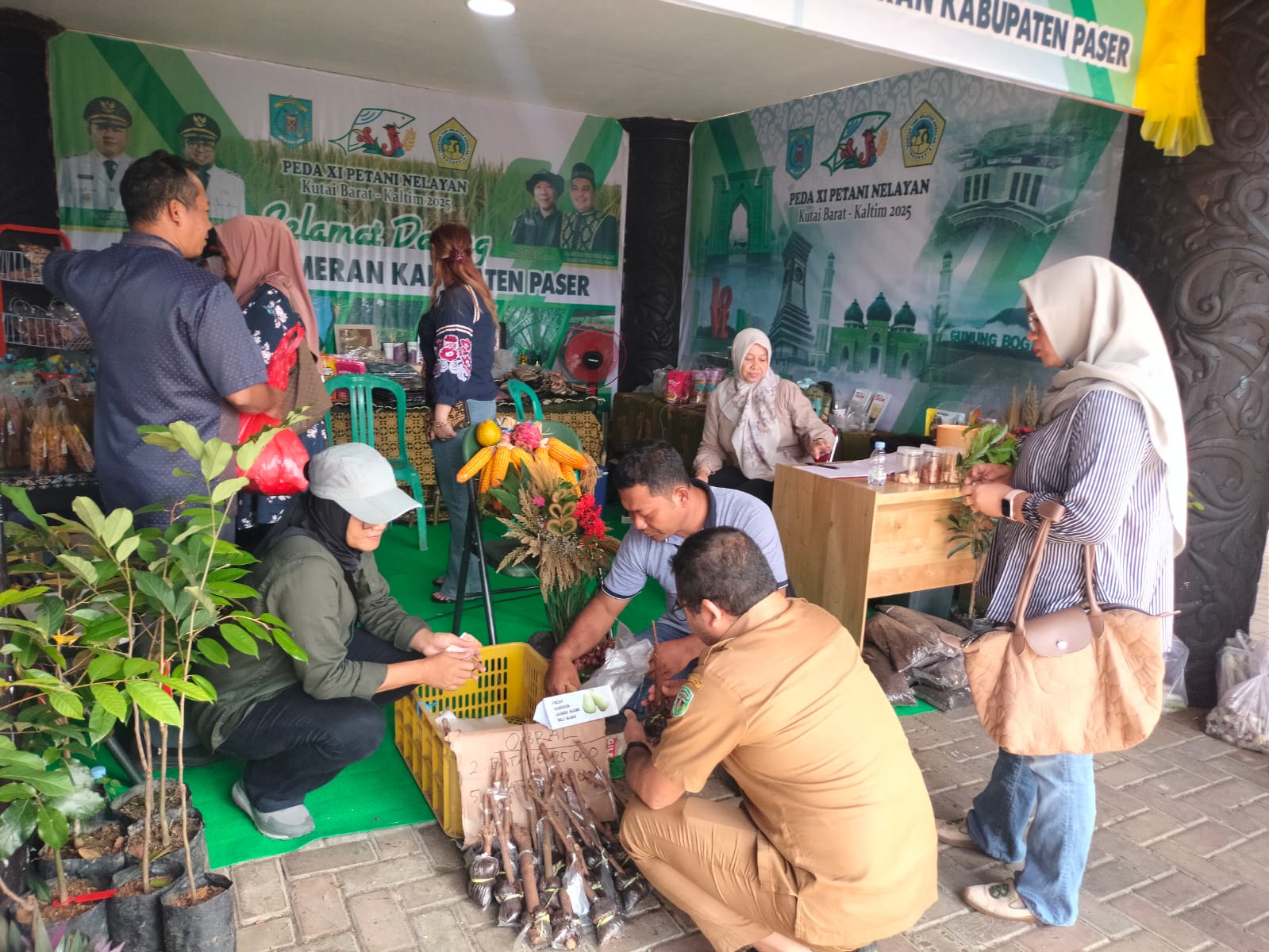 DIMINATI: Produk pertanian Paser yaitu bibit jambu ludes terjual di momen Peda KTNA XI Kaltim di Kutai Barat.