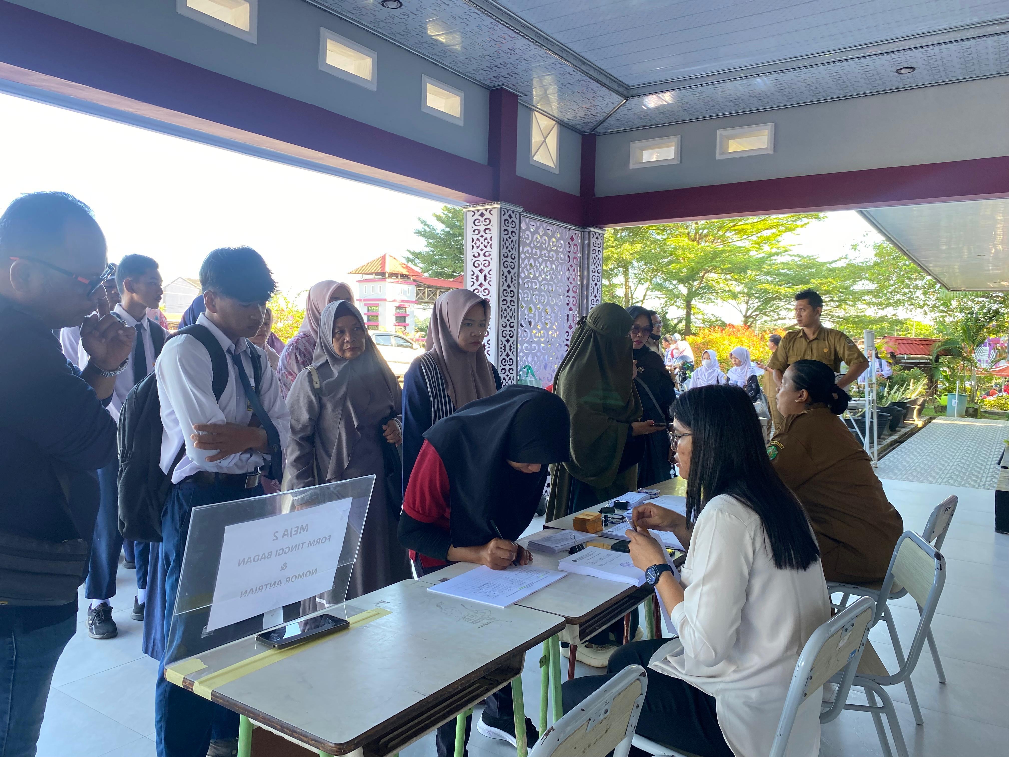 KEMUDAHAN: Peserta calon murid baru jenjang SMA yang tersisih diberi kesempatan untuk mendaftar di SMK yang masih lowong.