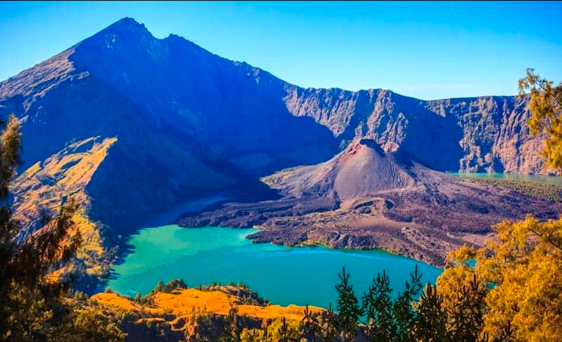 Gunung Rinjani di Pulau Lombok NTB memiliki keindahan sekaligus menyimpan bahaya.