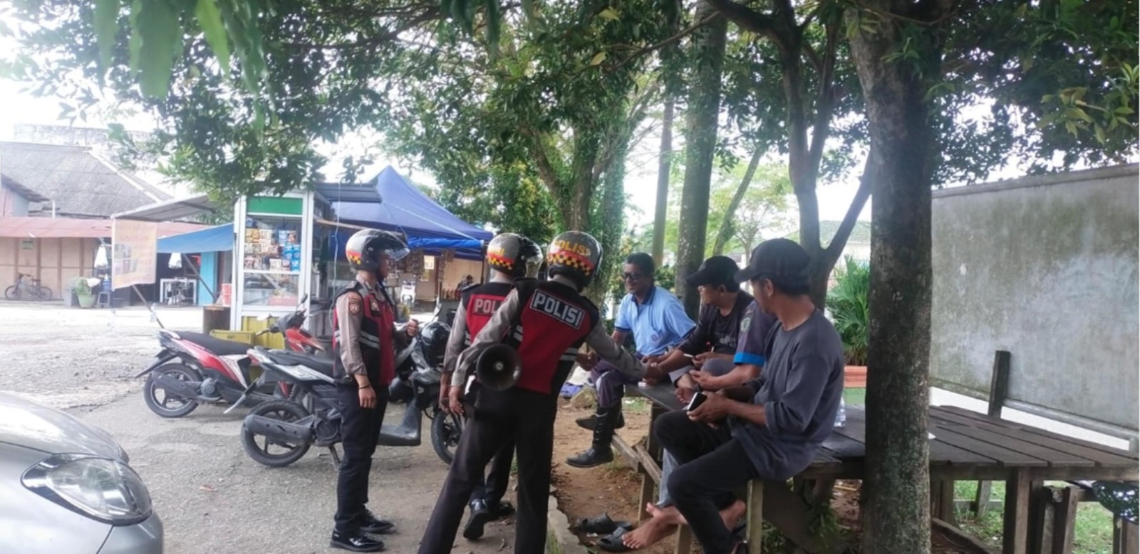 TEKAN PREMANISME: Menekan premanisme personel Polres PPU menyambangi sejumlah titik rawan di masyarakat.