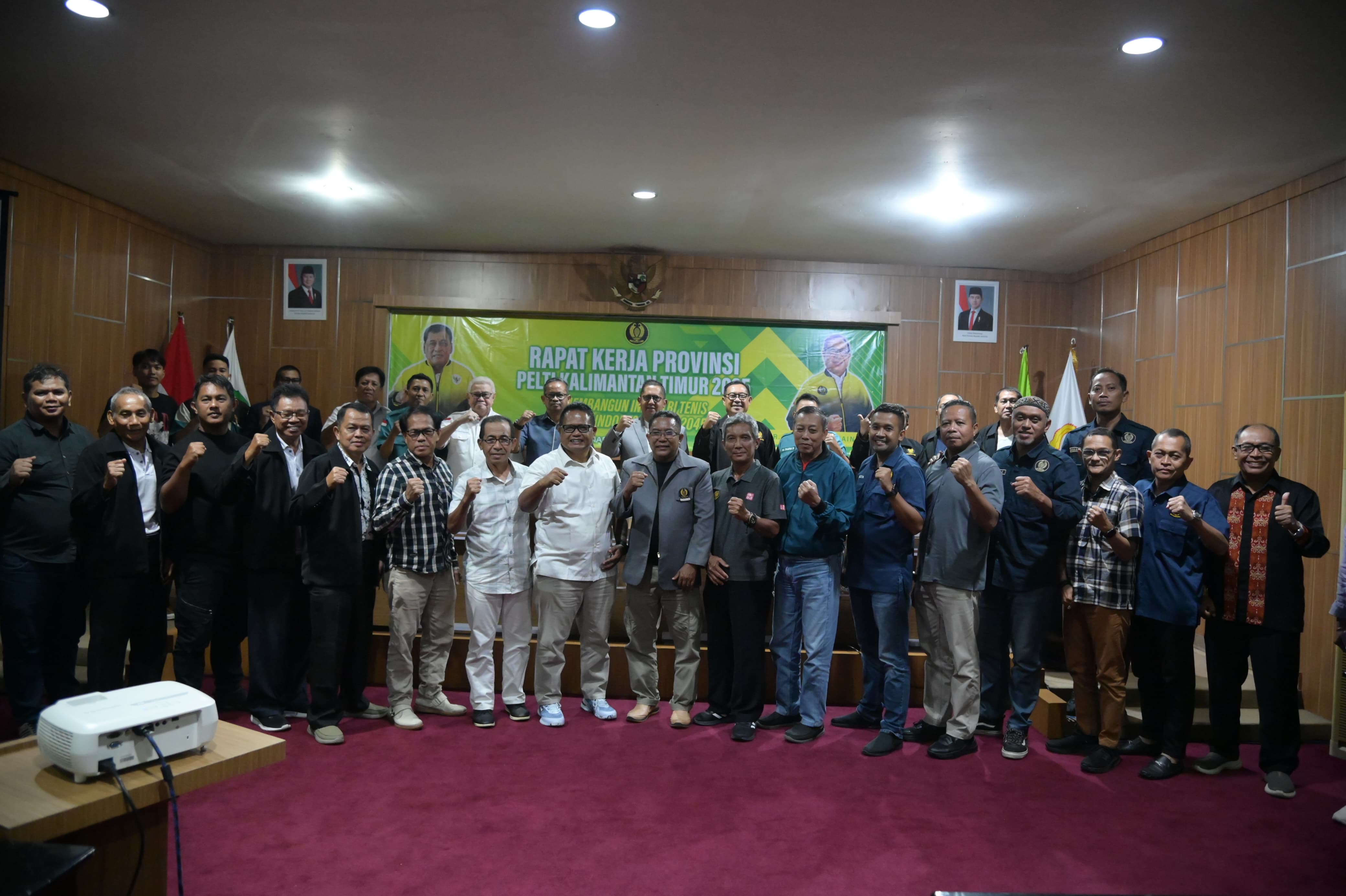 Pengprov Pelti Kaltim akan menggencarkan pembinaan atlet muda untuk menggantikan petenis senior.