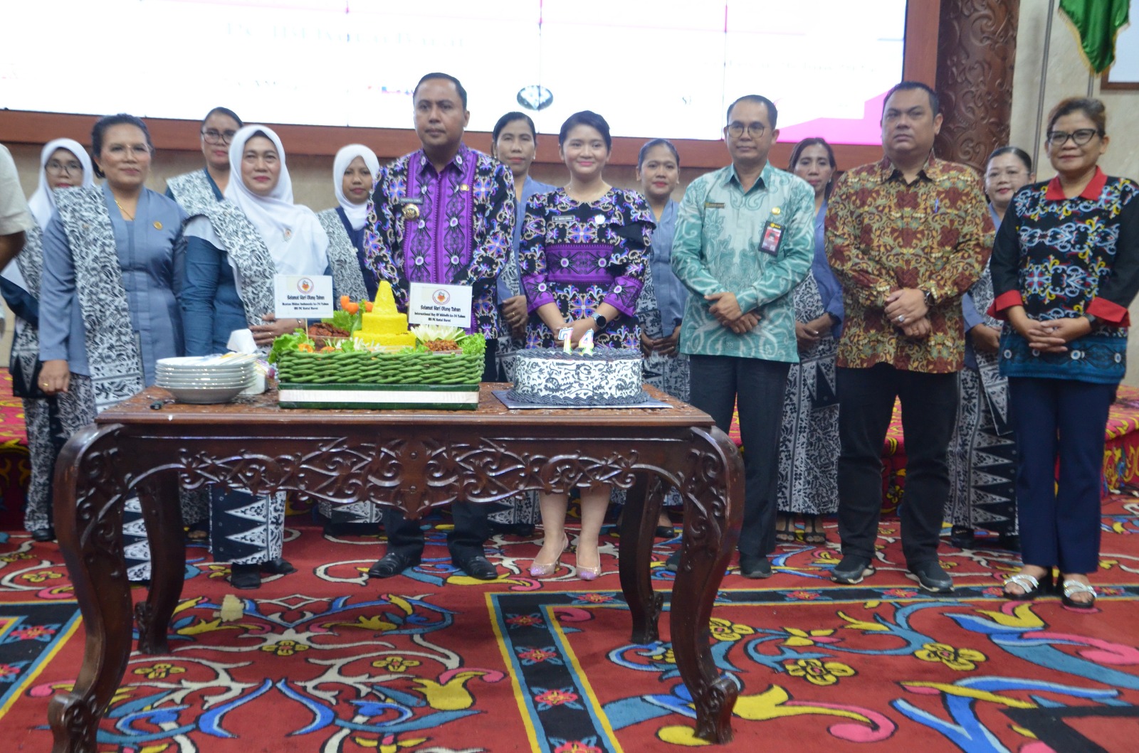 Bupati Kutai Barat, Frederick Edwin bersama Ketua TP PKK Ny. Maria Christina Mozes Edwin saat peringati hari IBI di Auditorium ATJ.