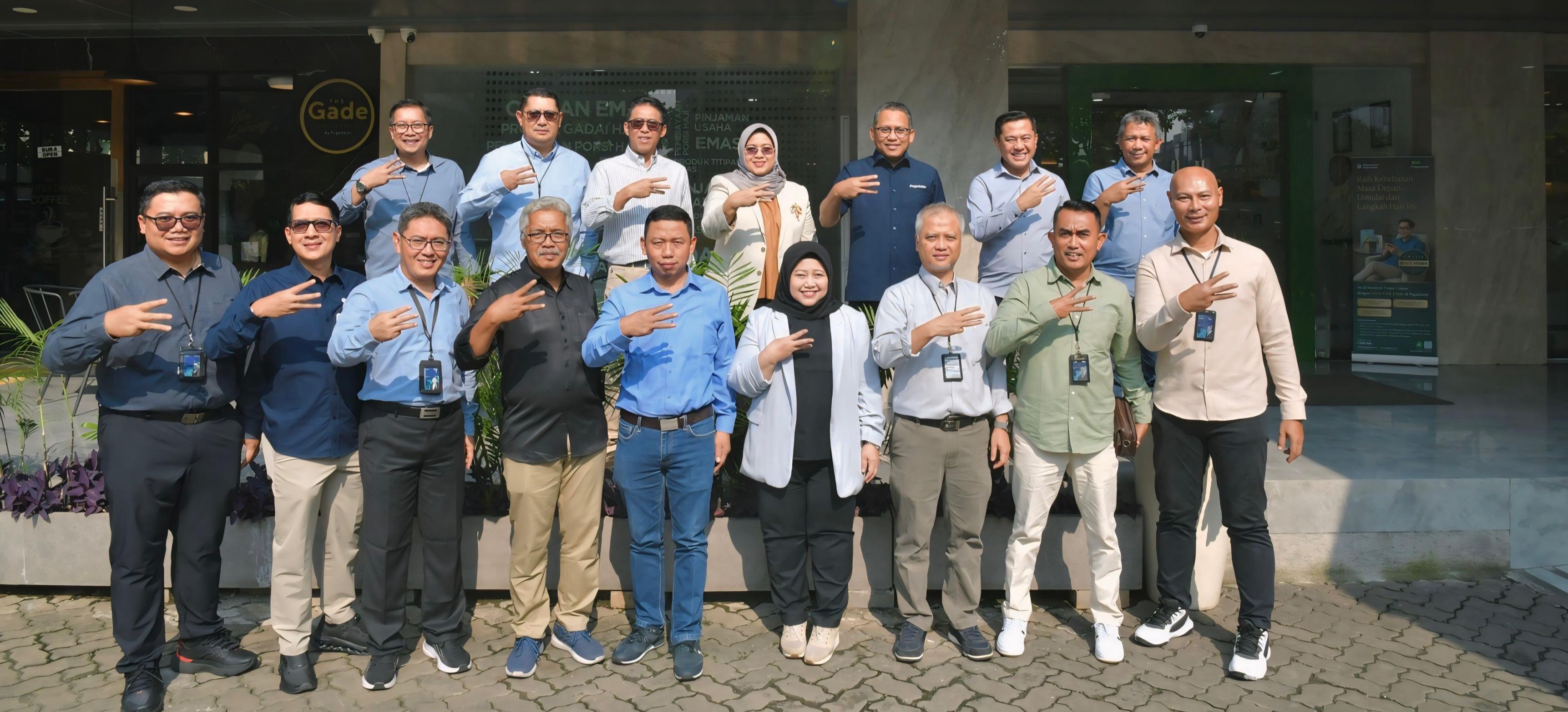 KOMPAK: Manajemen pegadaian mengajak masyarakat untuk gemar menabung emas.