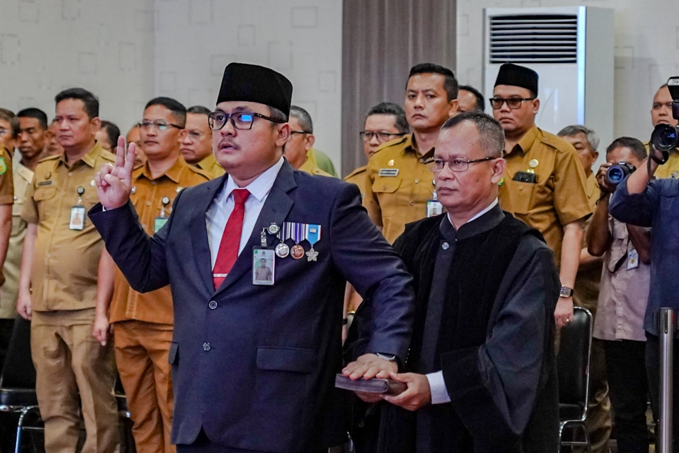 TERSANGKA: Profil, agama, dan kekayaan Topan Ginting, Kadis PUPR Sumut yang ditangkap OTT KPK, Kamis (26/6/2025).