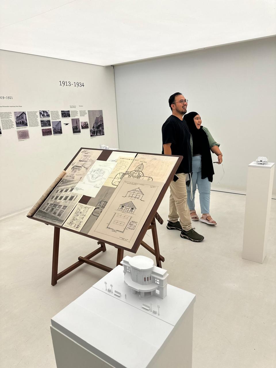 INSPIRATIF: Untuk terus belajar dan hadirkan design terbaru sesuai kebutuhan, Riyadh dan Yuliana kerap berkunjung ke pameran arsitek di luar daerah, untuk dibawa ke Samarinda.