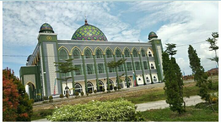 TIDAK TERAWAT: Masjid Agung Al Ikhlas di Penajam Paser Utara.