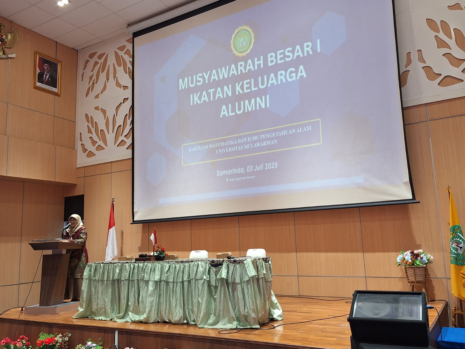 Dekan FMIPA Unmul Prof Ratna Kusuma membuka mubes