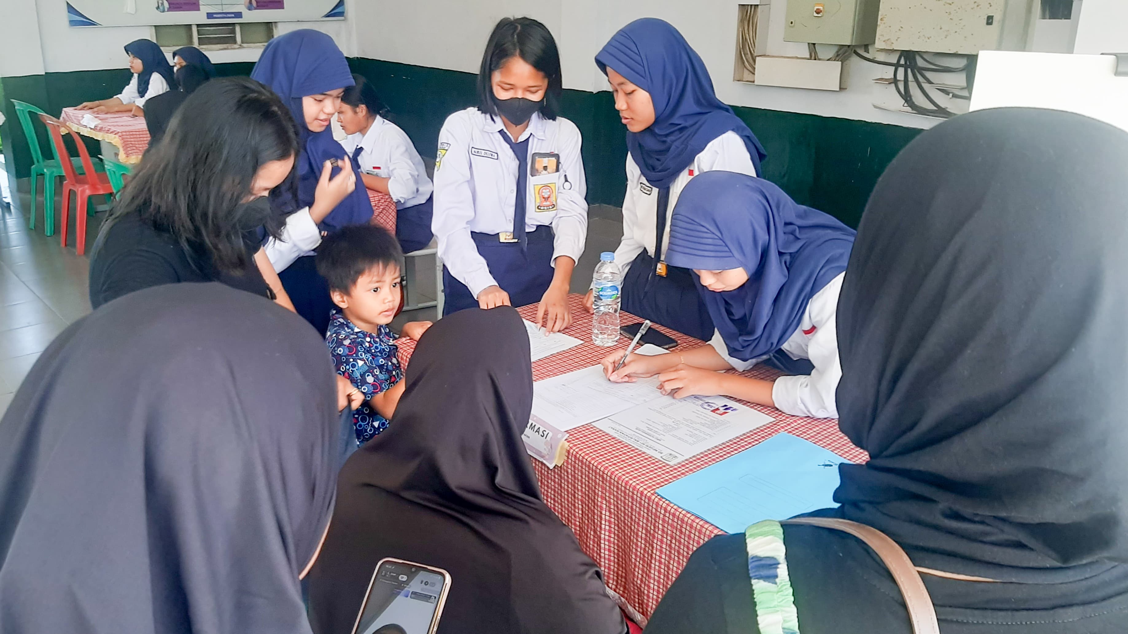 BERAKTIVITAS: Siswa SMP 21 Balikpapan beraktivitas di sekolah yang berlokasi di Jalan Salok Baru, Kariangau, Balikpapan Barat.