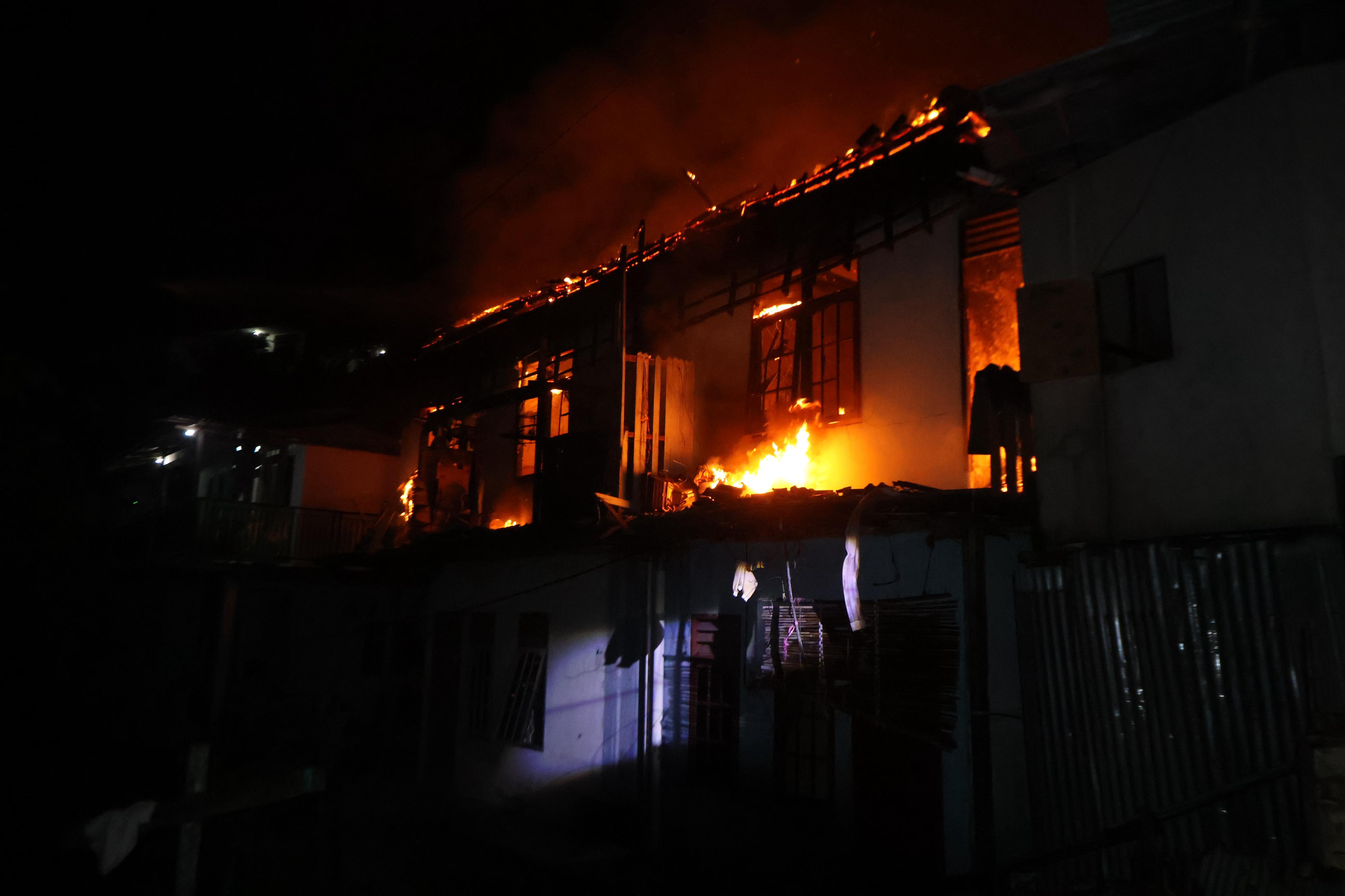 Api Berkobar Api Berkobar Ludeskan Dua Rumah di Balikpapan, Ini Penyebab Kebakaran ...