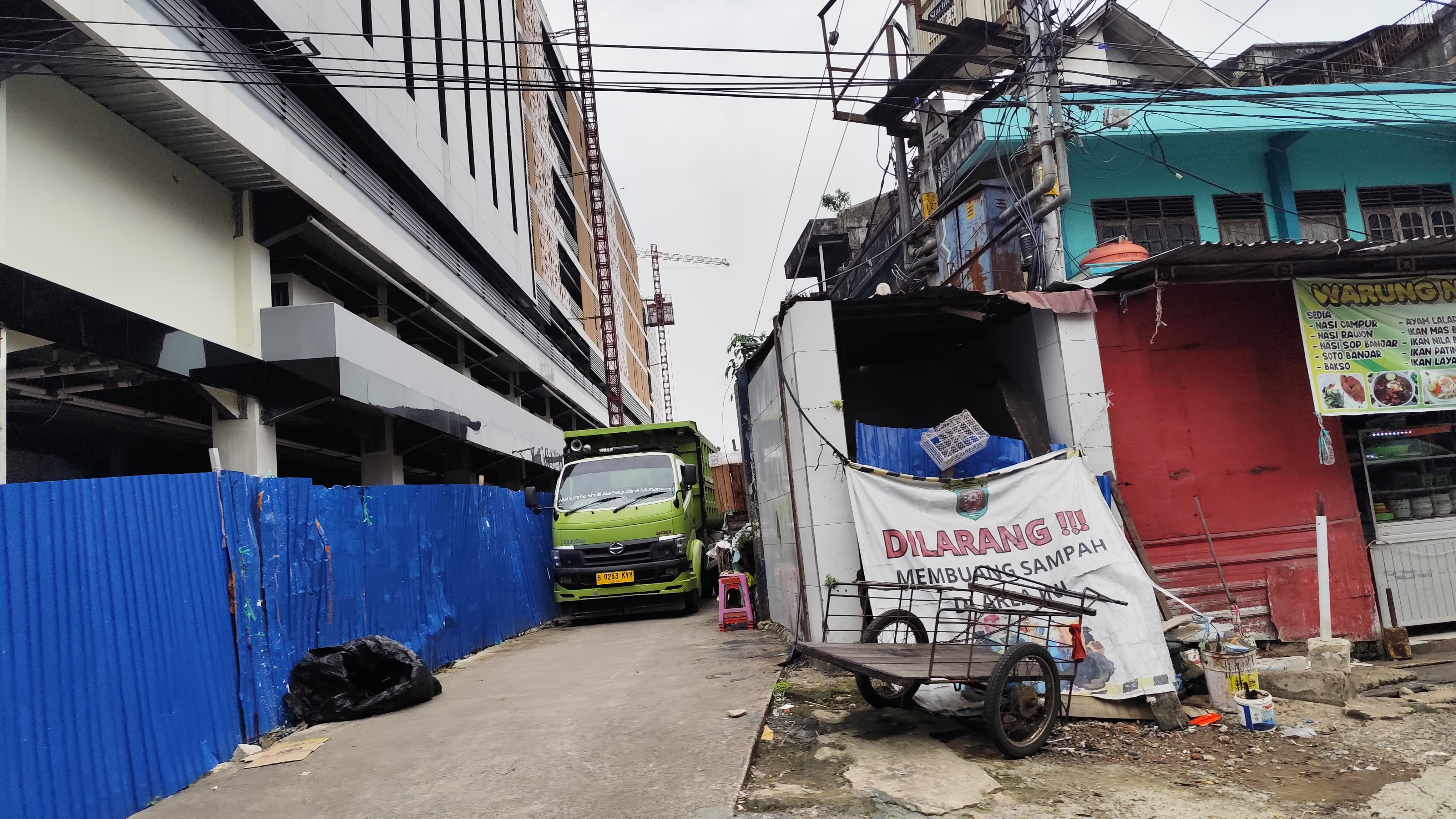 DITATA: Jalan Gang Pandai di samping Pasar Pagi, Samarinda akan dikembalikan ke fungsi awal. (FOTO DENNY SAPUTRA/KP)