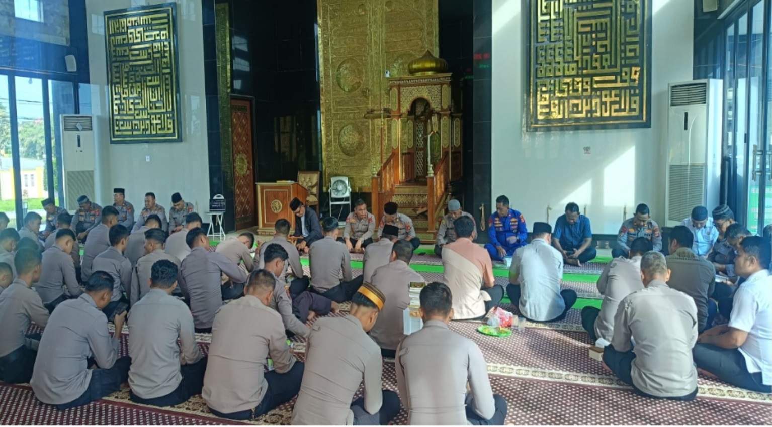 SPIRITUAL; Personel Polres PPU saat mengikkuti kegiatan pelatihan spiritual dan mental setiap Kamis.(ist)