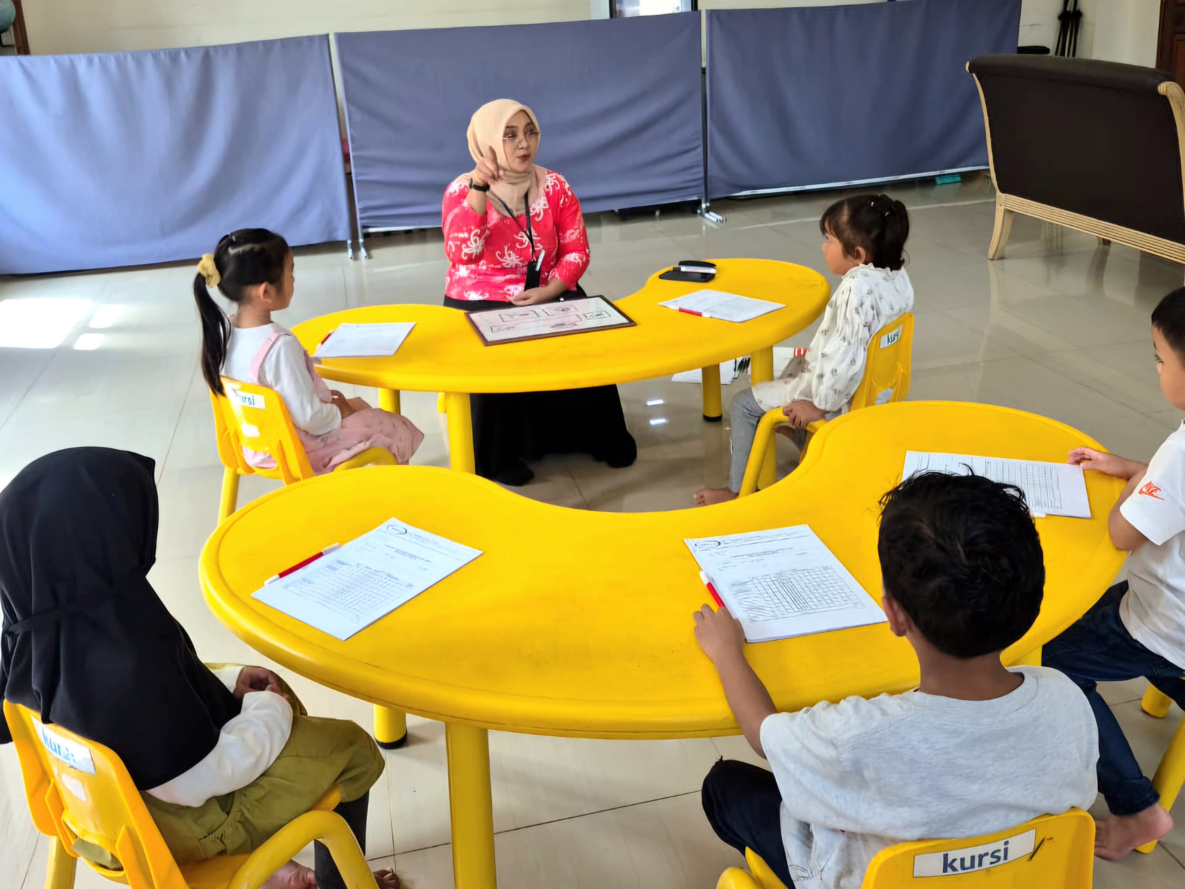 KESIAPAN: Walau anak mungkin terlihat pintar atau umurnya sudah cukup, bukan berarti siap sekolah. Tes kesiapan sekolah akan memetakan dan melihat potensi perkembangan anak.
