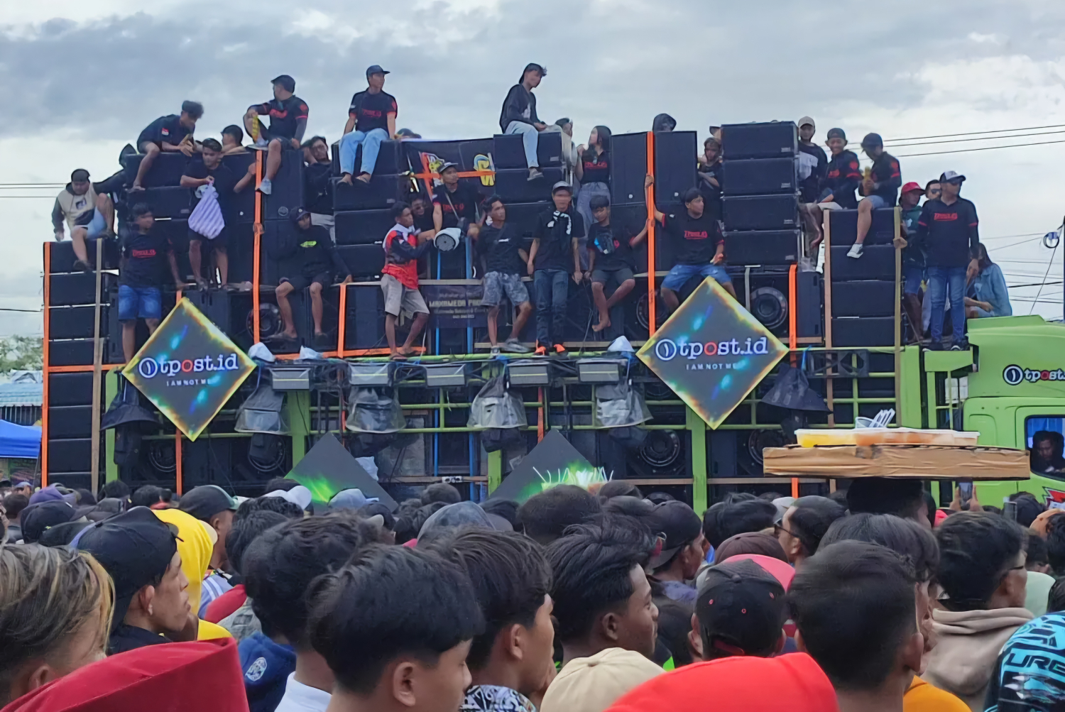 Ilustrasi penampilan sound horeg.