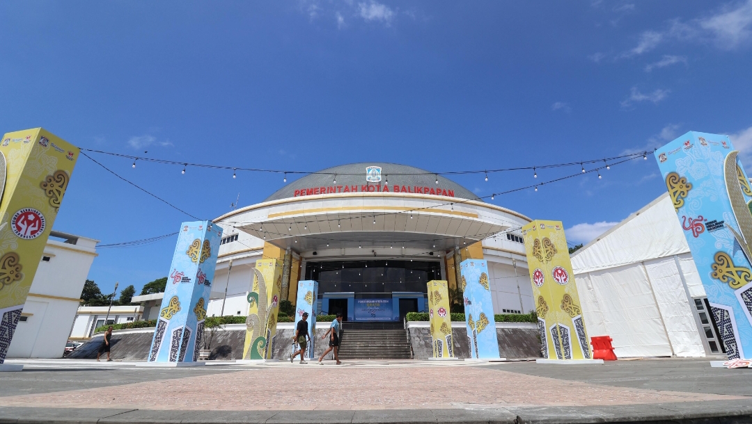 MOMENTUM: Persiapan di BSCC Dome untuk pelaksanaan HUT ke-45 Dekranas sudah 90 persen.